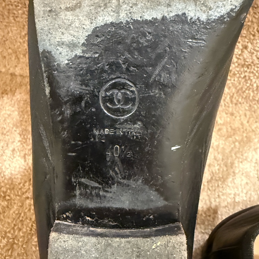 CHANEL Black Patent Leather Flats - Picture 7 of 10